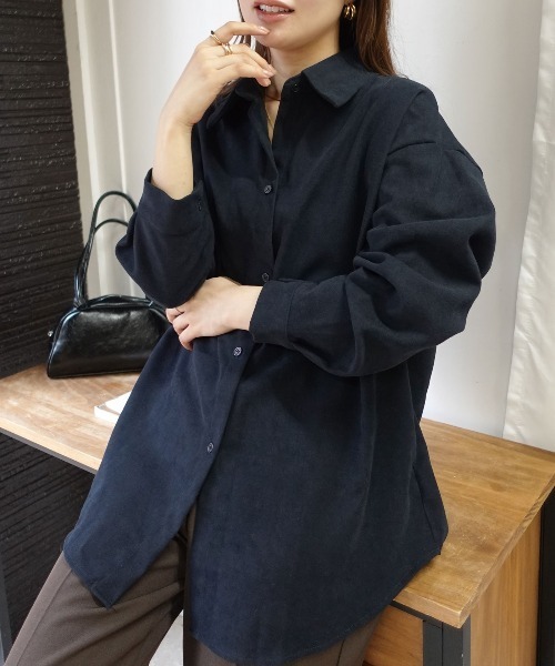 CORNERS(コーナーズ)の「フェイクスエードシャツ(シャツ/ブラウス・レディース・ブラウン/ネイビー/キャメル・M)」の2枚目の写真