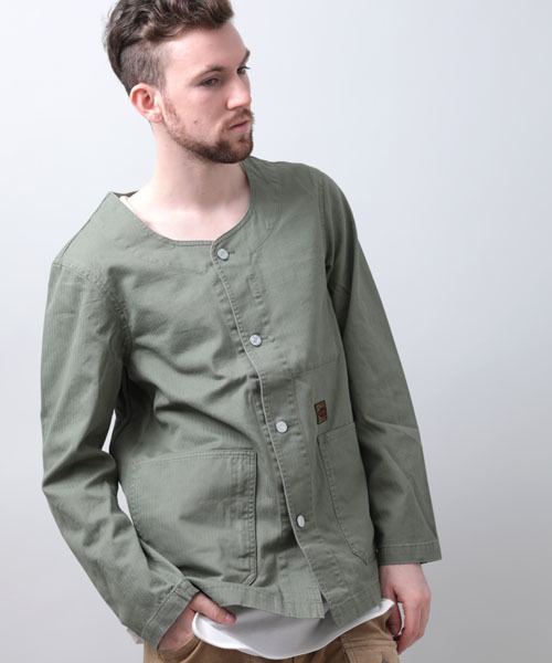 Denime（ドゥニーム）の「ヘリンボーンミリタリージャケット（ミリタリージャケット・メンズ・カーキ/ネイビー・LARGE/MEDIUM/X-LARGE）」の2枚目の写真