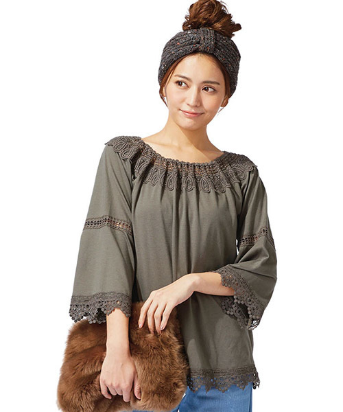 Live in comfort(リブインコンフォート)の「リブ イン コンフォート 贅沢レース遣いの ブラウスライクカットソートップス(Tシャツ/カットソー・レディース・カーキ/ネイビー/ホワイト・LARGE/SMALL/X-LARGE/XX-LARGE/MEDIUM)」の1枚目の写真