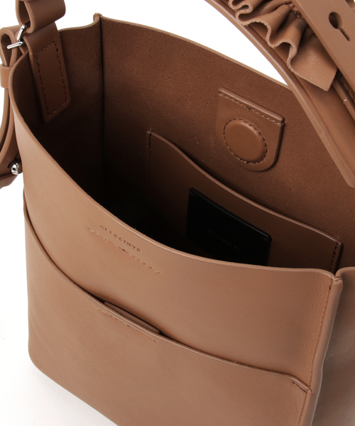 ALLSAINTS(オールセインツ)の「【本日セール終了】MAYA MINI N/S(ショルダーバッグ・レディース・ブラック/キャメル/ブルー・ONE SIZE)」の6枚目の写真