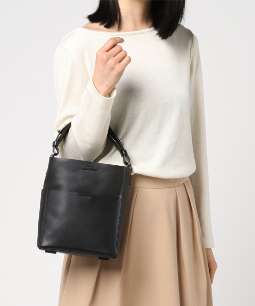 ALLSAINTS(オールセインツ)の「【本日セール終了】MAYA MINI N/S(ショルダーバッグ・レディース・ブラック/キャメル/ブルー・ONE SIZE)」の4枚目の写真