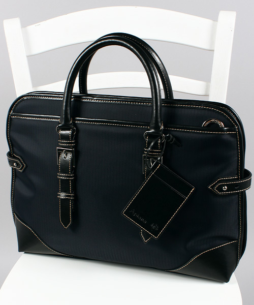 MEN'S BIGI（メンズビギ）の「数量限定再入荷決定！【APIANA(アピアナ)】別注 ビジネスバッグ/撥水加工  （ビジネスバッグ・メンズ・ネイビー/ブルー系その他/ブラック・FREE）」の3枚目の写真