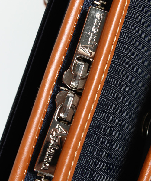 MEN'S BIGI（メンズビギ）の「数量限定再入荷決定！【APIANA(アピアナ)】別注 ビジネスバッグ/撥水加工  （ビジネスバッグ・メンズ・ネイビー/ブルー系その他/ブラック・FREE）」の7枚目の写真