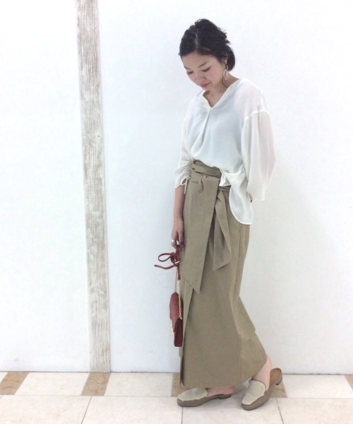 le.coeur blanc（ルクールブラン）の「Vネックドロストスリーブブラウス（シャツ/ブラウス・レディース・ダークブラウン/ピンクベージュ/アイボリー・FREE）」の6枚目の写真