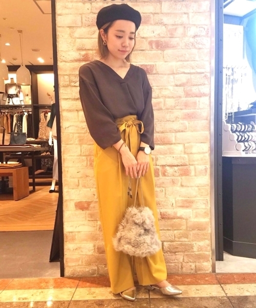 le.coeur blanc（ルクールブラン）の「Vネックドロストスリーブブラウス（シャツ/ブラウス・レディース・ダークブラウン/ピンクベージュ/アイボリー・FREE）」の8枚目の写真