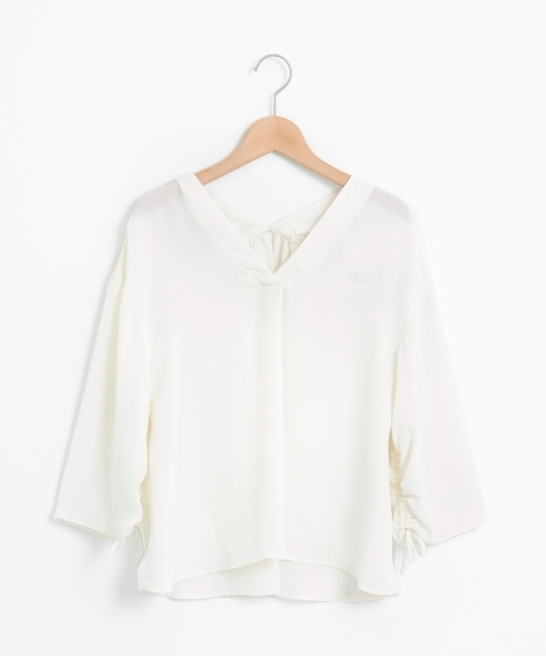 le.coeur blanc（ルクールブラン）の「Vネックドロストスリーブブラウス（シャツ/ブラウス・レディース・ダークブラウン/ピンクベージュ/アイボリー・FREE）」の4枚目の写真