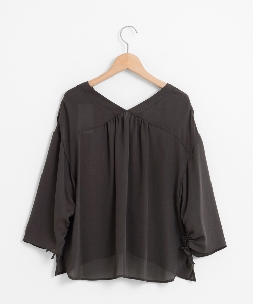 le.coeur blanc（ルクールブラン）の「Vネックドロストスリーブブラウス（シャツ/ブラウス・レディース・ダークブラウン/ピンクベージュ/アイボリー・FREE）」の16枚目の写真