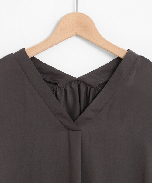 le.coeur blanc（ルクールブラン）の「Vネックドロストスリーブブラウス（シャツ/ブラウス・レディース・ダークブラウン/ピンクベージュ/アイボリー・FREE）」の15枚目の写真