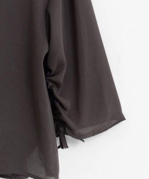 le.coeur blanc（ルクールブラン）の「Vネックドロストスリーブブラウス（シャツ/ブラウス・レディース・ダークブラウン/ピンクベージュ/アイボリー・FREE）」の14枚目の写真