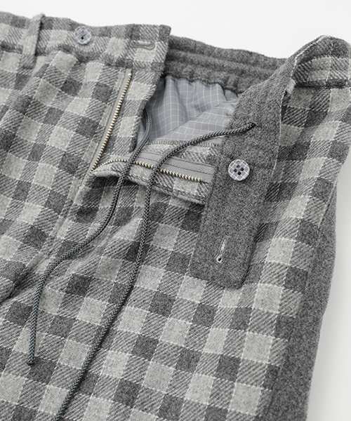 koe×THOM BROWNE（コエトムブラウン）の「[KOE×THOM BROWNE]MENS RIPAWAY TROUSERS（その他パンツ・メンズ・グレー・SMALL/MEDIUM/LARGE）」の9枚目の写真