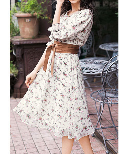 GeeRA(ジーラ)の「サッシュベルト付プリントワンピース(ワンピース・レディース・オフホワイト/ネイビー・MEDIUM/X-LARGE/LARGE)」の2枚目の写真