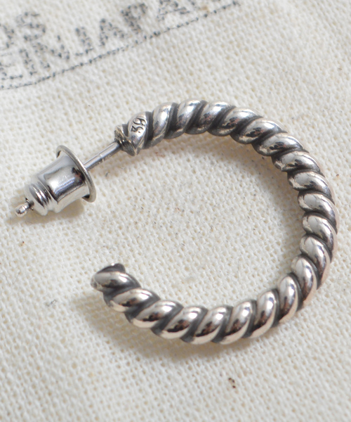 SunKu(サンク)の「39/サンク Large Hoop Pieace TWIST ピアス(ピアス(片耳用)・メンズ・シルバー・FREE)」の4枚目の写真