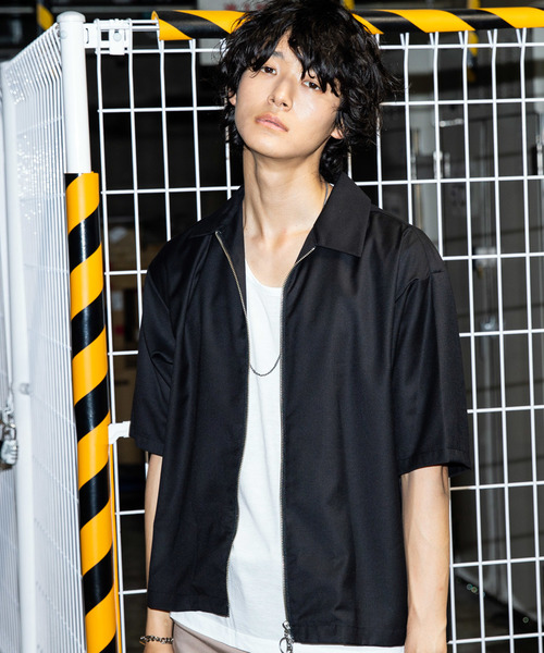 STUDIOUS（ステュディオス）の「【STUDIOUS】ハイツイストクリアTRフルジップハーフスリーブシャツ（シャツ/ブラウス・メンズ・グレー/ネイビー/ブラック/ベージュ・1/2/3）」の2枚目の写真