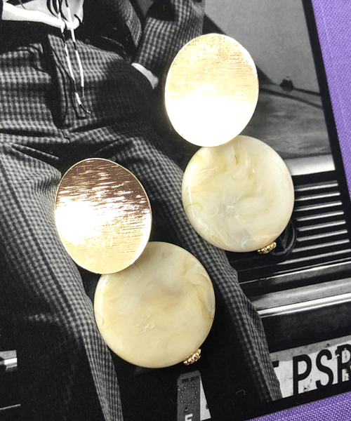 apres jour（アプレジュール）の「【apres jour×ARIAZ】ストーンプレートピアス（ピアス（両耳用）・レディース・スモークグレー/ライトブラウン/ダークパープル/オフホワイト/カーキ/ベージュ・FREE）」の5枚目の写真