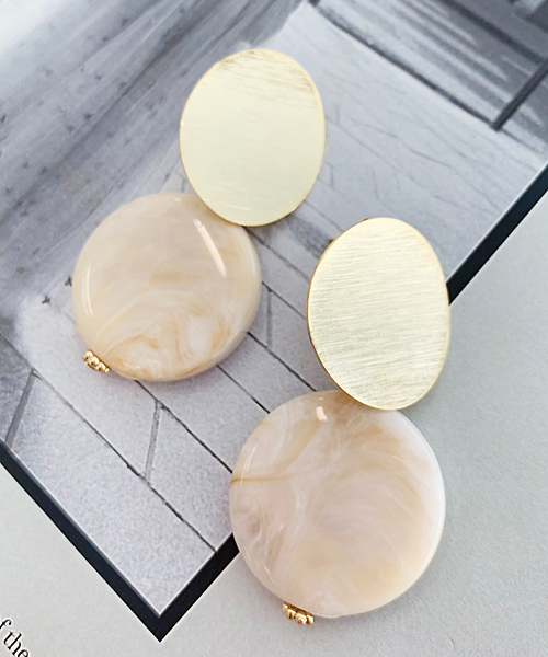 apres jour（アプレジュール）の「【apres jour×ARIAZ】ストーンプレートピアス（ピアス（両耳用）・レディース・スモークグレー/ライトブラウン/ダークパープル/オフホワイト/カーキ/ベージュ・FREE）」の16枚目の写真