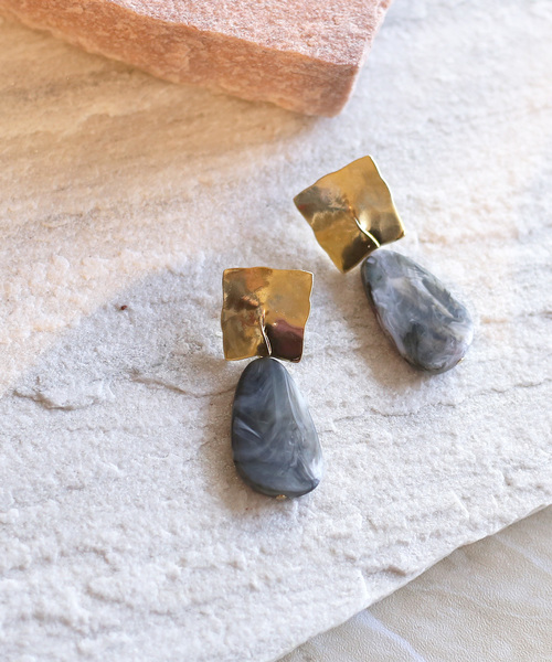 Bou Jeloud(ブージュルード)の「【WEB限定】メタルマーブルパーツピアス(ピアス(両耳用)・レディース・ベージュ/グレー・FREE)」の8枚目の写真