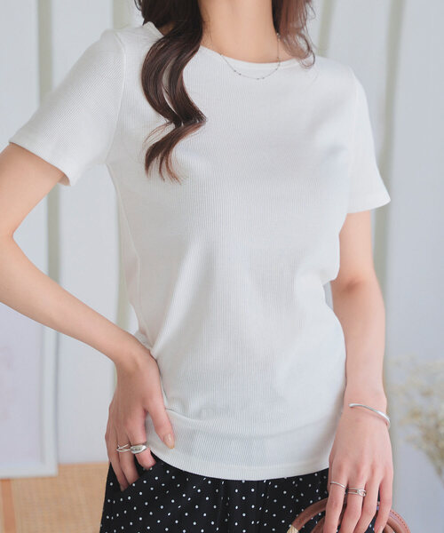 KOBE LETTUCE（コウベレタス）の「[ S M L ] 選べるタイプの細リブ半袖Tシャツ（Tシャツ/カットソー・レディース・ホワイト系その他/ベージュ系その他/その他/ブラック/カーキ/オフホワイト/ホワイト系その他2/その他1/グリーン/グレイッシュベージュ/グリーン系その他/ブルー系その他/ブラック系その他2/ネイビー/ブラック系その他/グリーン系その他4/グリーン系その他3/ブルー系その他2/ベージュ系その他2/グリーン系その他2/その他2/ブラウン系その他2/ブラウン系その他/グリーン系その他6/グリーン系その他7/ブラウン系その他3/グリーン系その他5/ベージュ系その他5/ベージュ系その他3/ベージュ系その他4/オレンジ系その他/オレンジ系その他3/オレンジ系その他2/ベージュ系/ホワイト系/ブラック系/ネイビー系/カーキ系/ベージュ系1/ラベンダー/ミント/ネイビー系1/ブラック系1/ホワイト系1/グリーン系1/パープル系/グリーン系/パープル系1/アイボリー系2/アイボリー系/アイボリー系1/ベージュ系3/ベージュ系4/ベージュ系2/杢グレー/ブラック系2/アイボリー系3/アイボリー系4/アイボリー系5/グリーン系2/グリーン系3/ホワイト系4/グレー系1/ホワイト系2/ホワイト系3/ブラック系3/ブラック系4/グレー系/グリーン系4・M/L/S）」の7枚目の写真