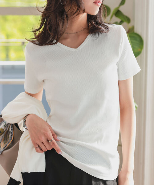 KOBE LETTUCE（コウベレタス）の「[ S M L ] 選べるタイプの細リブ半袖Tシャツ（Tシャツ/カットソー・レディース・ホワイト系その他/ベージュ系その他/その他/ブラック/カーキ/オフホワイト/ホワイト系その他2/その他1/グリーン/グレイッシュベージュ/グリーン系その他/ブルー系その他/ブラック系その他2/ネイビー/ブラック系その他/グリーン系その他4/グリーン系その他3/ブルー系その他2/ベージュ系その他2/グリーン系その他2/その他2/ブラウン系その他2/ブラウン系その他/グリーン系その他6/グリーン系その他7/ブラウン系その他3/グリーン系その他5/ベージュ系その他5/ベージュ系その他3/ベージュ系その他4/オレンジ系その他/オレンジ系その他3/オレンジ系その他2/ベージュ系/ホワイト系/ブラック系/ネイビー系/カーキ系/ベージュ系1/ラベンダー/ミント/ネイビー系1/ブラック系1/ホワイト系1/グリーン系1/パープル系/グリーン系/パープル系1/アイボリー系2/アイボリー系/アイボリー系1/ベージュ系3/ベージュ系4/ベージュ系2/杢グレー/ブラック系2/アイボリー系3/アイボリー系4/アイボリー系5/グリーン系2/グリーン系3/ホワイト系4/グレー系1/ホワイト系2/ホワイト系3/ブラック系3/ブラック系4/グレー系/グリーン系4・M/L/S）」の8枚目の写真