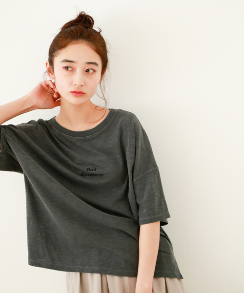 niko and...（ニコアンド）の「ピグメントロゴＴシャツ（Tシャツ/カットソー・レディース・ホワイト/ベージュ/パープル/チャコール・MEDIUM/LARGE）」の3枚目の写真