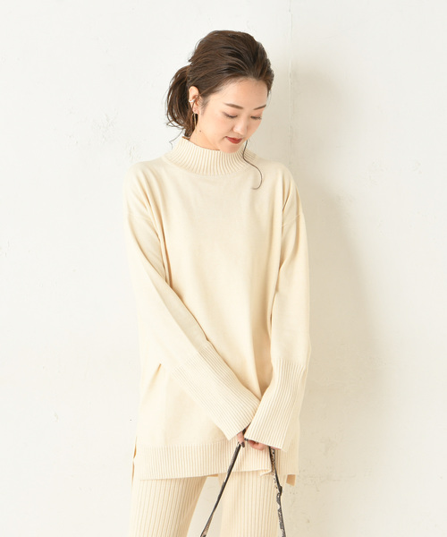 DouDou(ドゥドゥ)の「ニットアップタートル(ニット/セーター・レディース・オフホワイト/ブラック/キャメル・FREE)」の1枚目の写真