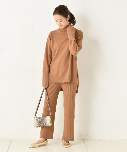 DouDou(ドゥドゥ)の「ニットアップタートル(ニット/セーター・レディース・オフホワイト/ブラック/キャメル・FREE)」の6枚目の写真