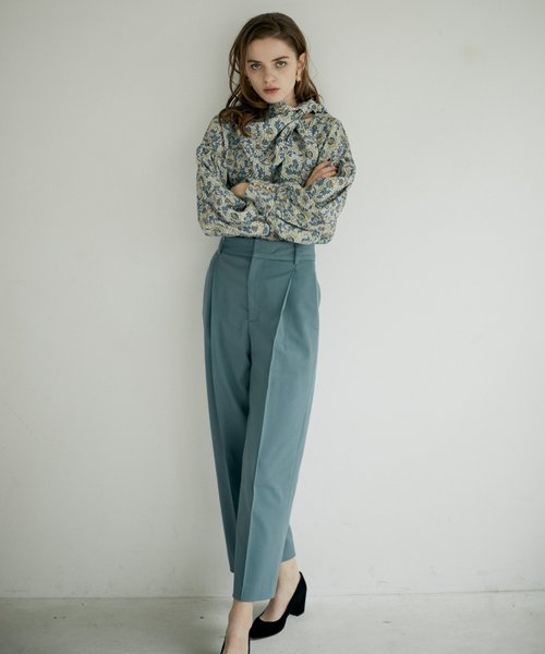 EMMA LIMBER(エマリンバー)の「Hight Waist Wide Pants(スラックス・レディース・ベージュ/ブルー・SMALL/MEDIUM)」の4枚目の写真