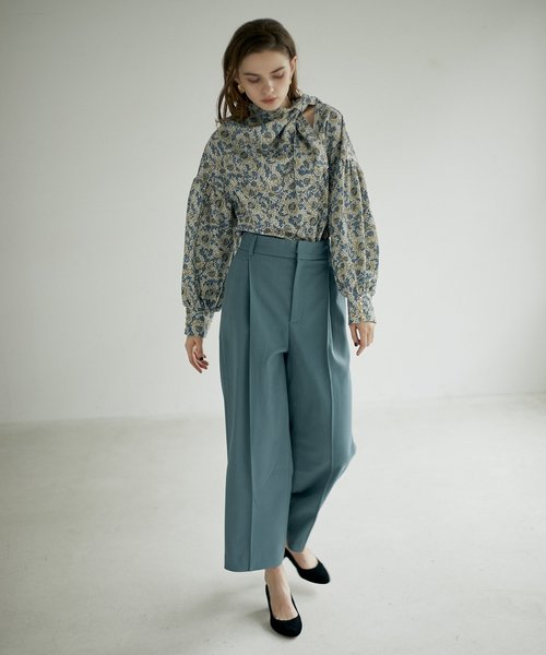 EMMA LIMBER(エマリンバー)の「Hight Waist Wide Pants(スラックス・レディース・ベージュ/ブルー・SMALL/MEDIUM)」の5枚目の写真