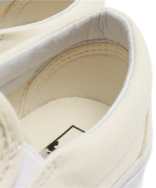 coen(コーエン)の「VANS CLASSIC SLIPON(バンズ クラシックスリッポン)(スニーカー・レディース・ホワイト/ブラック/ネイビー・LARGE/MEDIUM/SMALL)」の9枚目の写真