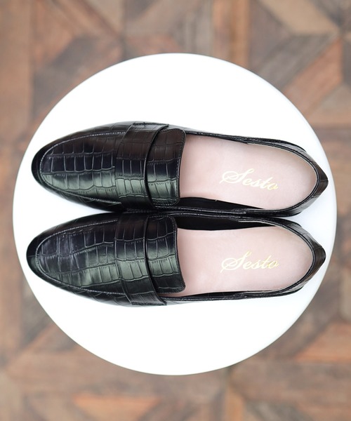 SESTO（セスト）の「かかとが踏めるコインローファー型押しパンプス（ローファー・レディース・ブラック/ブラウン/シルバー/アイボリー・LL/3L/S/M/L）」の5枚目の写真