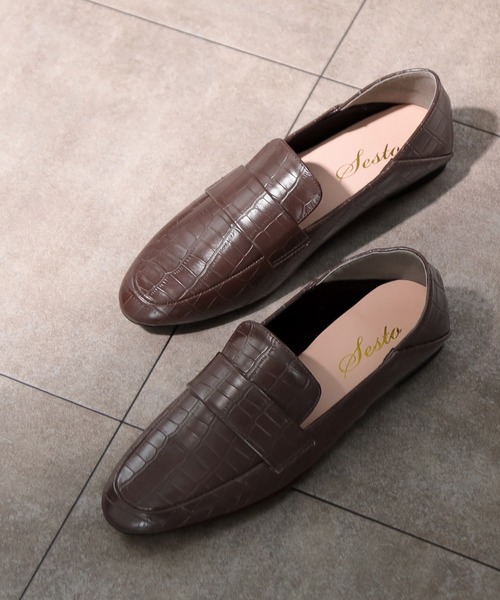 SESTO（セスト）の「かかとが踏めるコインローファー型押しパンプス（ローファー・レディース・ブラック/ブラウン/シルバー/アイボリー・LL/3L/S/M/L）」の8枚目の写真