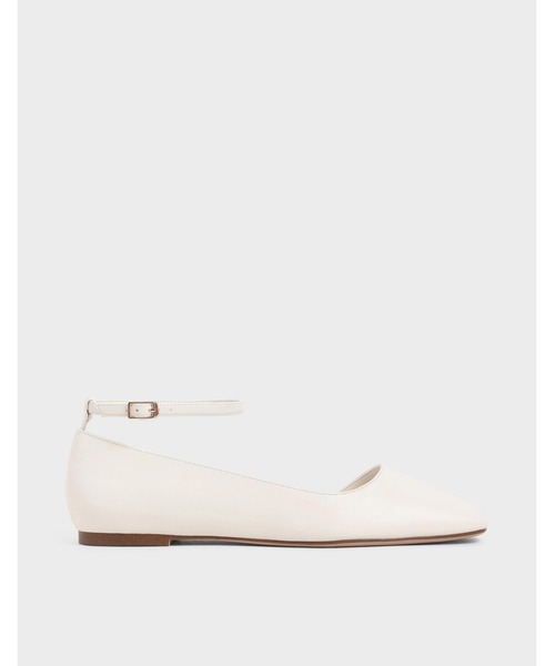 CHARLES & KEITH(チャールズ & キース)の「アンクルストラップ ドルセイフラット / Ankle Strap D'Orsay Flats(パンプス・レディース・ブラック/オフホワイト/レンガ・22.5cm/23cm/23.5cm/24.5cm/25cm/25.5cm)」の2枚目の写真