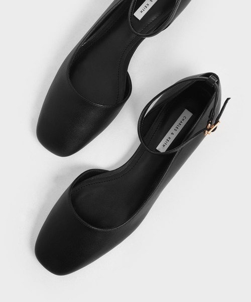 CHARLES & KEITH(チャールズ & キース)の「アンクルストラップ ドルセイフラット / Ankle Strap D'Orsay Flats(パンプス・レディース・ブラック/オフホワイト/レンガ・22.5cm/23cm/23.5cm/24.5cm/25cm/25.5cm)」の11枚目の写真