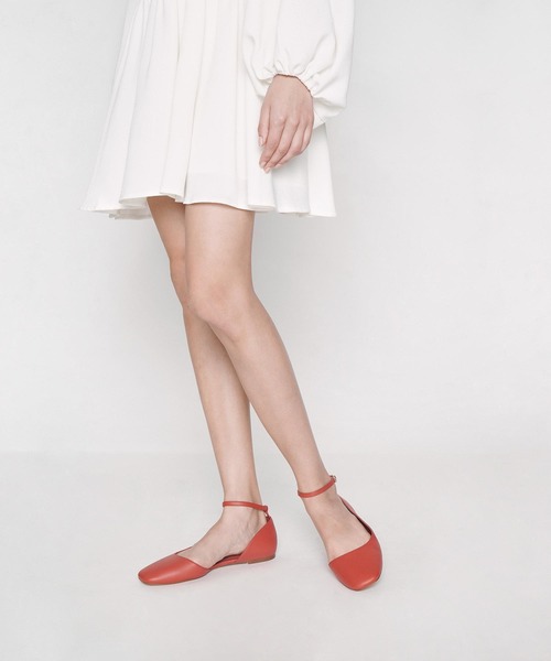 CHARLES & KEITH(チャールズ & キース)の「アンクルストラップ ドルセイフラット / Ankle Strap D'Orsay Flats(パンプス・レディース・ブラック/オフホワイト/レンガ・22.5cm/23cm/23.5cm/24.5cm/25cm/25.5cm)」の12枚目の写真