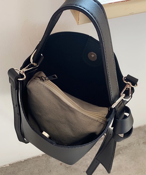 DAY CLOSET(デイ クローゼット)の「ナチュラルカラーショルダーバッグ+ショルダー紐+布地ポーチ 3点セット(ショルダーバッグ・レディース・ブラック/ブラウン/ブルー系その他/グレイッシュベージュ/レンガ/スモークピンク・ONE SIZE)」の10枚目の写真