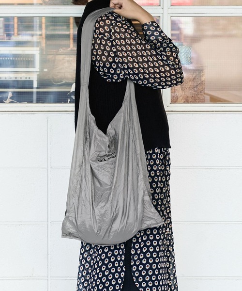 HIGHTIDE(ハイタイド)の「romo ロモ CONVENI BAG INBENTO M コンビニバッグ インベント M(エコバッグ/サブバッグ・レディース・ライトベージュ/グレー/カーキ/ネイビー・FREE)」の12枚目の写真