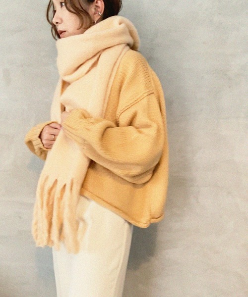 Cheek(チーク)の「ブークレもこもこマフラー(マフラー・レディース・グレイッシュベージュ/オフホワイト/オレンジ/ブルー・FREE)」の1枚目の写真