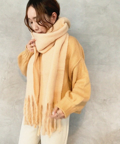 Cheek(チーク)の「ブークレもこもこマフラー(マフラー・レディース・グレイッシュベージュ/オフホワイト/オレンジ/ブルー・FREE)」の7枚目の写真