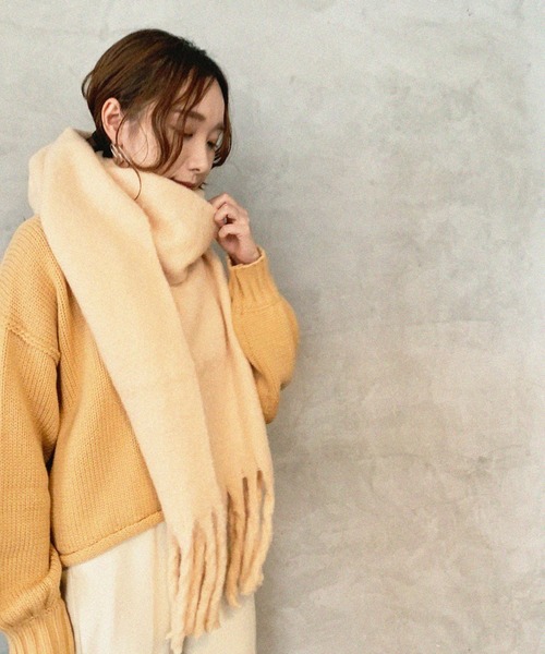 Cheek(チーク)の「ブークレもこもこマフラー(マフラー・レディース・グレイッシュベージュ/オフホワイト/オレンジ/ブルー・FREE)」の6枚目の写真