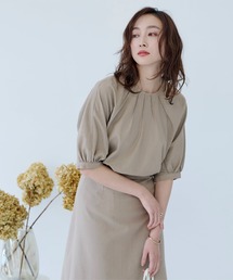 麻混タックネックブラウス