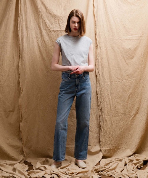 Levi's(リーバイス)の「Levi's(R)RED LOOSE STRAIGHT MIDDAY BREAK(デニムパンツ・レディース・インディゴブルー・23inch/24inch/25inch/26inch/27inch/28inch/29inch/30inch)」の16枚目の写真
