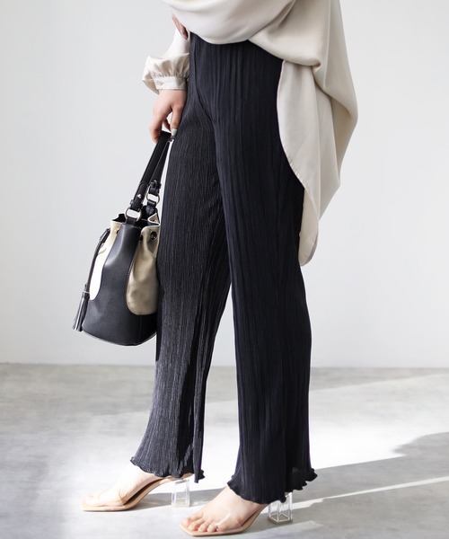 4youstory（フォーユーストーリー）の「サテンミニプリーツパンツ（その他パンツ・レディース・ブラック/パープル/グレイッシュベージュ/ブルー・MEDIUM）」の2枚目の写真