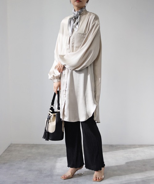 4youstory（フォーユーストーリー）の「サテンミニプリーツパンツ（その他パンツ・レディース・ブラック/パープル/グレイッシュベージュ/ブルー・MEDIUM）」の15枚目の写真