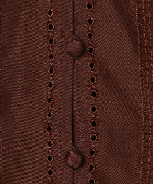 Ravissant Laviere(ラヴィソンラヴィエール)の「刺繍パフスリーブブラウス(シャツ/ブラウス・レディース・ブラウン/ブラック・38)」の3枚目の写真