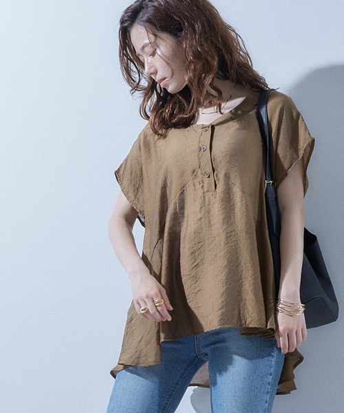 toucher du brise(トゥシェドブリーズ)の「【上品な光沢素材】フロントボタンフレンチスリーブトップス(シャツ/ブラウス・レディース・ホワイト/ブラック/ブラウン・M)」の1枚目の写真