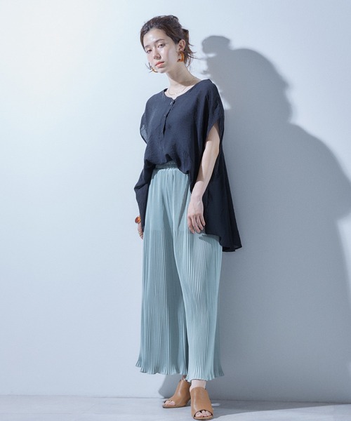 toucher du brise(トゥシェドブリーズ)の「【上品な光沢素材】フロントボタンフレンチスリーブトップス(シャツ/ブラウス・レディース・ホワイト/ブラック/ブラウン・M)」の15枚目の写真