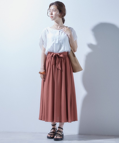 toucher du brise(トゥシェドブリーズ)の「【上品な光沢素材】フロントボタンフレンチスリーブトップス(シャツ/ブラウス・レディース・ホワイト/ブラック/ブラウン・M)」の13枚目の写真