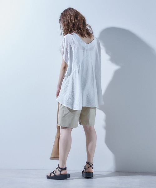 toucher du brise(トゥシェドブリーズ)の「【上品な光沢素材】フロントボタンフレンチスリーブトップス(シャツ/ブラウス・レディース・ホワイト/ブラック/ブラウン・M)」の5枚目の写真