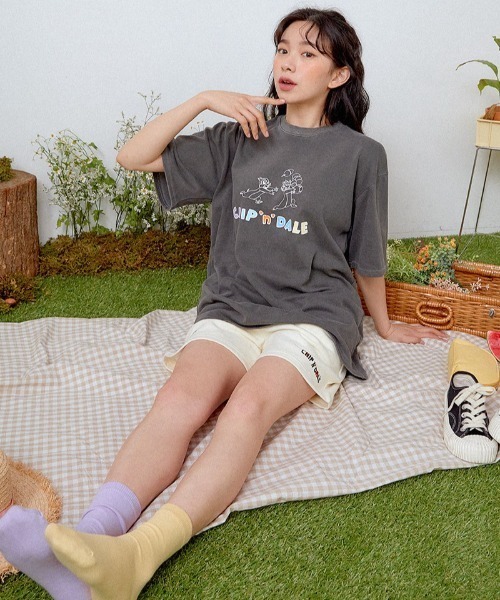 muahmuah（ムーアムーア）の「『muah muah/ムーアムーア×DISNEY/ディズニー』Chip and Dale Pigment T-shirt/チップ＆デール ピグメント 半袖Tシャツ（Tシャツ/カットソー・レディース・チャコールグレー/ベージュ/パープル/ブルー・FREE）」の7枚目の写真