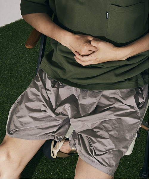 JOURNAL STANDARD relume（ジャーナルスタンダード　レリューム）の「Ny Neo Type Writer パッカブル ワイドショーツ/トラックパンツ（その他パンツ・メンズ・ブラック/パープル/グレー・MEDIUM/LARGE）」の9枚目の写真