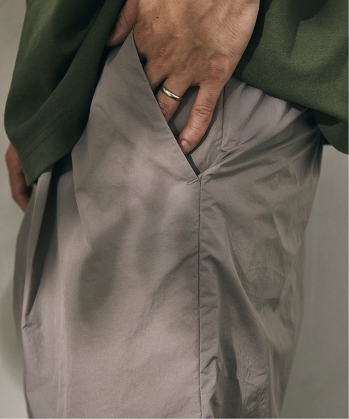 JOURNAL STANDARD relume（ジャーナルスタンダード　レリューム）の「Ny Neo Type Writer パッカブル ワイドショーツ/トラックパンツ（その他パンツ・メンズ・ブラック/パープル/グレー・MEDIUM/LARGE）」の12枚目の写真